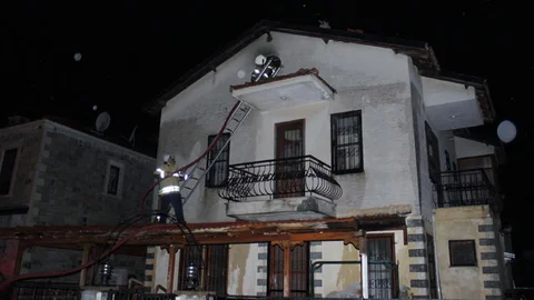 İzmir'de Yıldırım Yangın Çıkardı