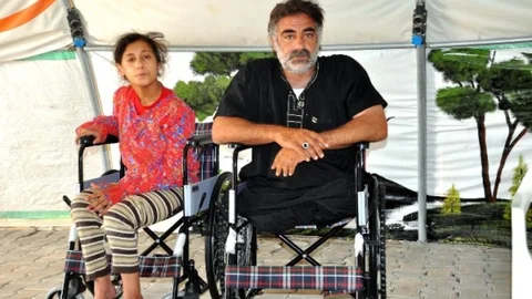 Engelli Mültecilere Tekerlekli Sandalyeler Dağıtıldı