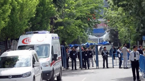 Başbakan Davutoğlu'nun Siirt Mitingi İçin Hazırlıklar Sürüyor