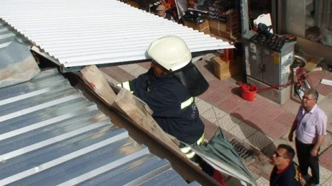 Ereğli'de Mahsur Kalan Kedi Kurtarıldı