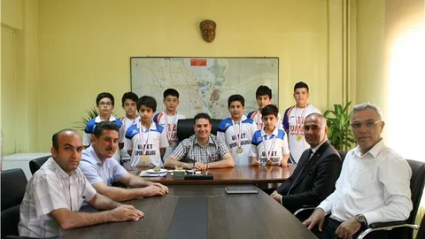 Adana'da Badminton Şampiyonları Kabul Edildi