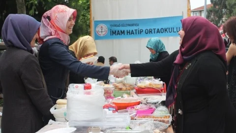 Tekirdağ'da Veliler Kermeste Yemeklerini Sergiledi