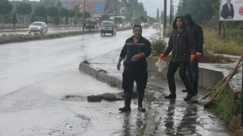 Zonguldak'ta Sağanak Yağış Hayatı Olumsuz Etkiledi
