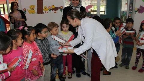 Azdavay'da Anaokulu Öğrencilerine Flor Cila Uygulandı