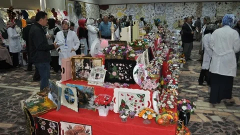 Bitlis'te Yılsonu Sergisi Heyecanı