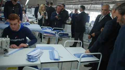 Sinop'ta Mahkumlar Gömlek Üretiyor