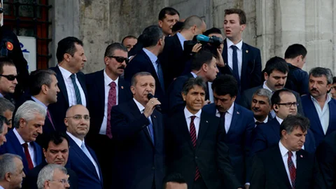 Cumhurbaşkanı Erdoğan, Cami Çıkışında Karşılandı