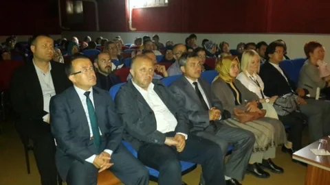 Düzce'de Özel Eğitim Öğrencilerinden Plaket Töreni