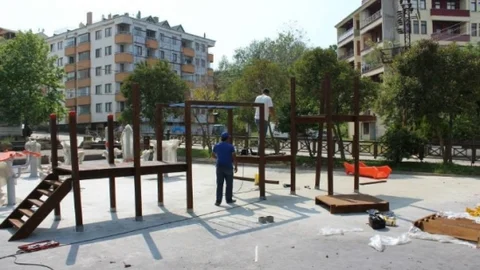 Akçakoca'da Çocuk Parkları Yenileniyor