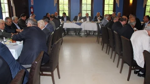 AK Parti Adayları Muhtarlarla Buluştu