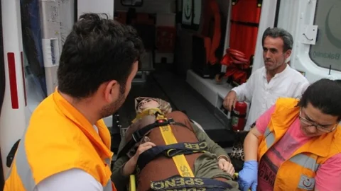 Zonguldak'ta Genç Kıza Otomobil Çarpması