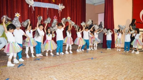 Besni Anaokulu Yılsonu Gösterisi Gerçekleşti