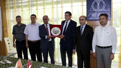 MÜSİAD'tan Dülgeroğlu'na Teşekkür Plaketi