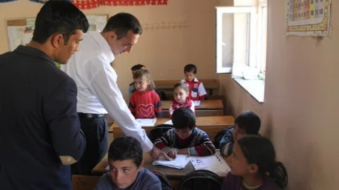 Bahçesaray Kaymakamı Ziyaretleri Sürüyor