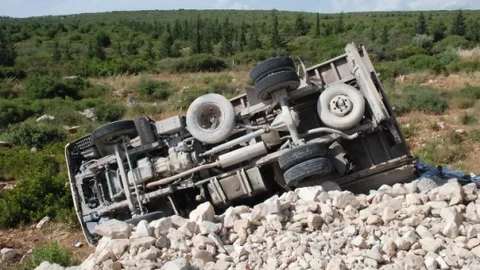 Didim'de Kamyonet Kaza Yaptı