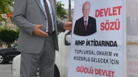 MHP İzmir Pankartları Kayboldu