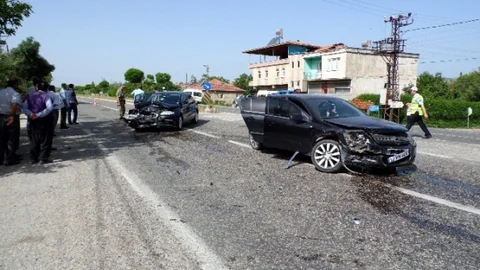 Adıyaman'da İki Araç Çarpıştı