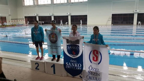 Rize'de Yüzme Yarışması Başarıları