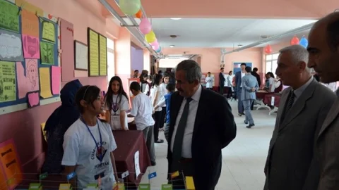 Adilcevaz'da Bilim Fuarı Açıldı