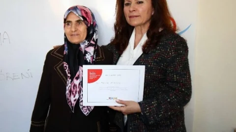 İzmir'de Şehit Annesinin Okuma Yazma Mücadelesi