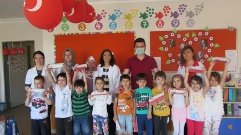 Sandıklı'da Diş Çürümelerine Flor Vernik Önlemi