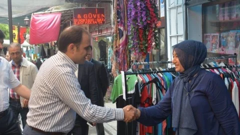 Murat Baybatur Kırkağaç'ta Esnafı Ziyaret Etti