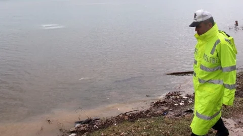 Adana'da Göl Kenarında Otomobil Alarmı