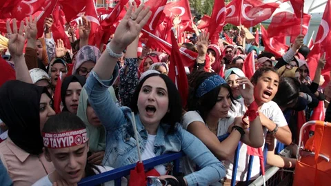 Adana'da Erdoğan'a Yoğun İlgi
