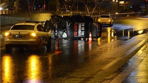 Ankara'da Yağmur Nedeniyle İki Trafik Kazası