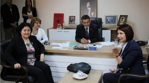 Kadınların Siyasetteki Rolü Önemli