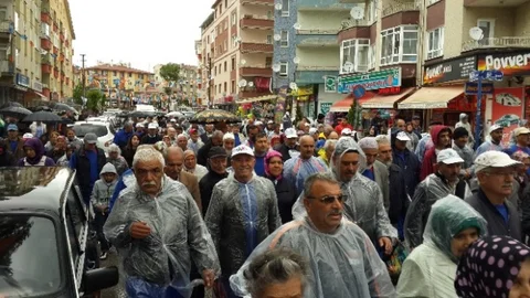 Pursaklar'da Yağmurlu Yürüyüş