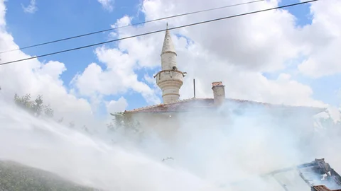 Kırşehir'de Cami Yanında Yangın