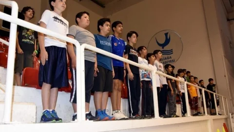 Aliağa'da Masa Tenisi Turnuvası Başladı