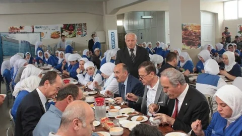 Bursa'da Sağlık Bakanı İşçilerle Birlikte Yemek Yedi