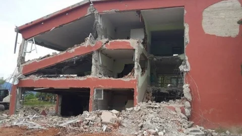 Kütahya Emet'te Okul Yıkımı Başladı