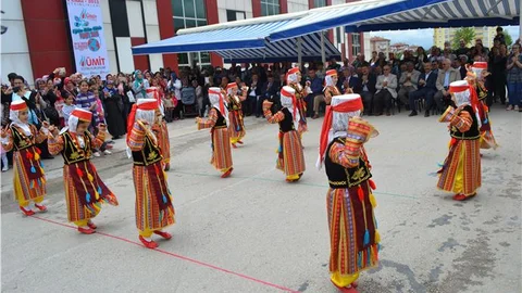 Amasya'da Eğitim-Bilim-Kültür Fuarı Açıldı