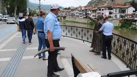 Amasya'da Şehzade Heykeli Kılıcı Kırıldı