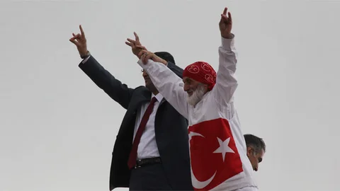 MHP Mitinglerine Emekli Maaşıyla Destek Veriyor
