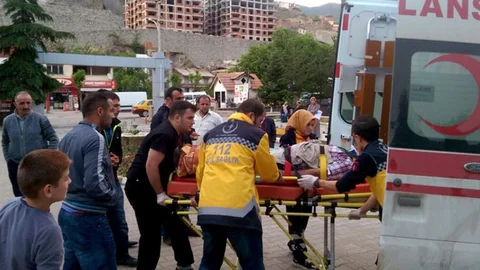 Gümüşhane'de İnşaat İşçilerini Taşıyan Minibüs Kaza Yaptı