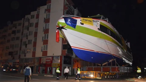 İznik Gölü'ne Dev Gemi Taşınıyor