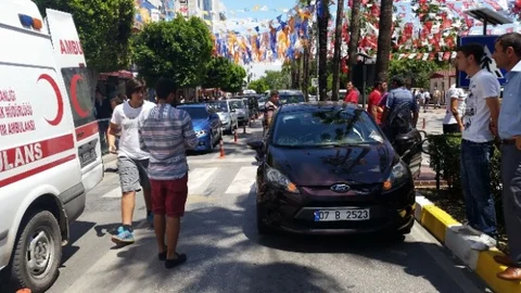 Antalya'da Yaya Geçidinde Kaza