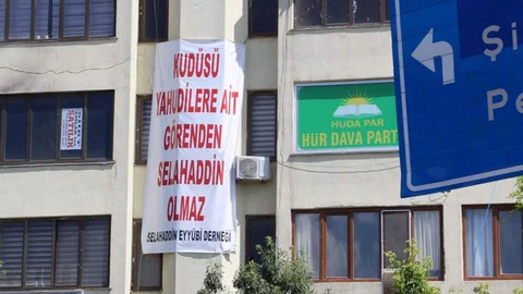 Siirt'te Pankartlı Protesto Mesajı