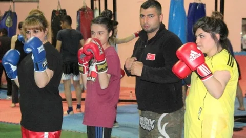Kadınlar Kick Boksla Kendini Koruyacak