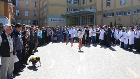 Erzurum'da Doktorlar Eylem Yaptı