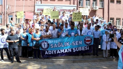 Adıyaman'da Sağlık Çalışanlarına Destek Gösterisi