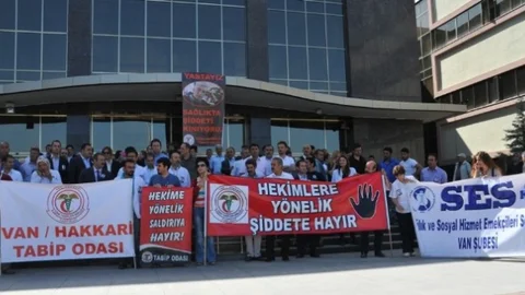 Van'da Sağlık Çalışanları Endişeli