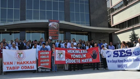 Sağlık Çalışanları İş Bıraktı: Samsun'daki Saldırı Protesto Edildi