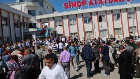 Sinop'ta Sağlık Çalışanları Tepki Gösterdi