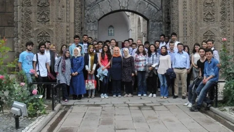 Amasya'da Tıp Öğrencileri Müzeyi Ziyaret Etti