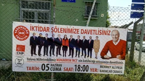 Muharrem İnce'nin Pankartları Çalındı